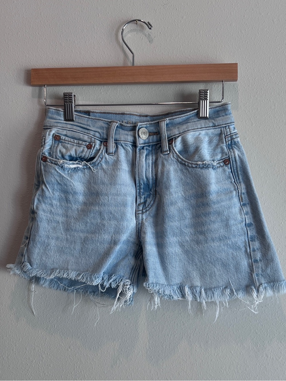 AE American Eagle 90’s Straight Jean Shorts Size 00 Angled Raw Hem Frayed Light